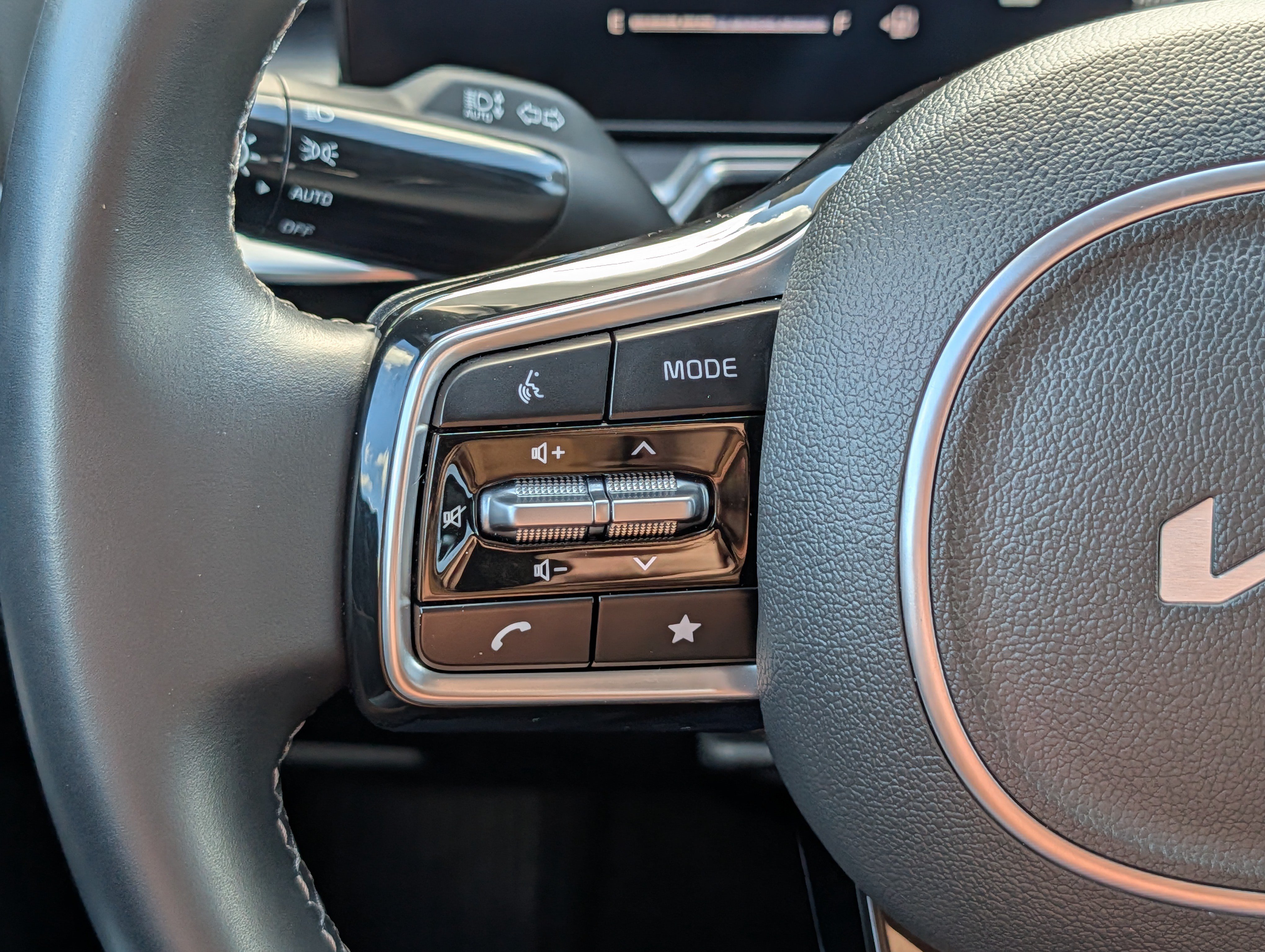 Certified 2025 Kia Sorento S AWD/4WD image 31