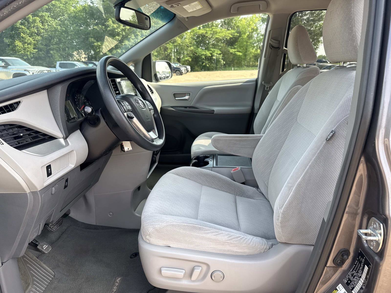 Used 2015 Toyota Sienna LE image 20