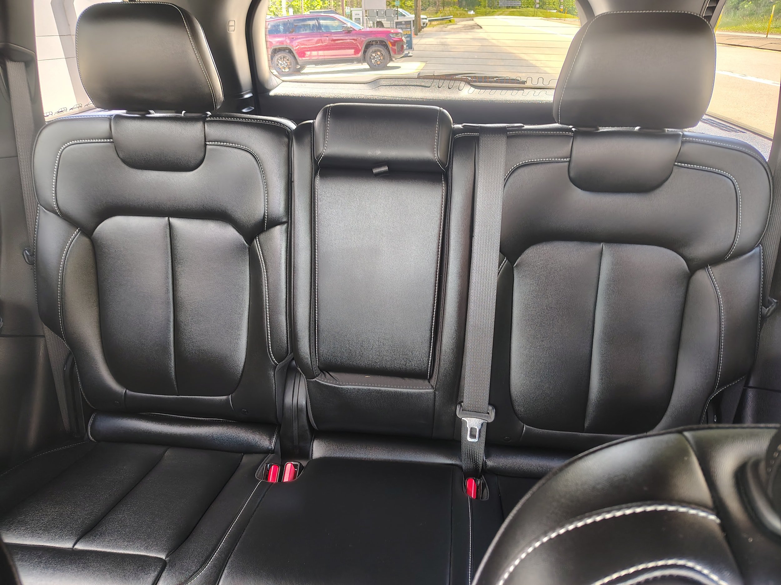 Certified 2024 Jeep Grand Cherokee Limited w/ Black Appearance Package AWD/4WD image 23