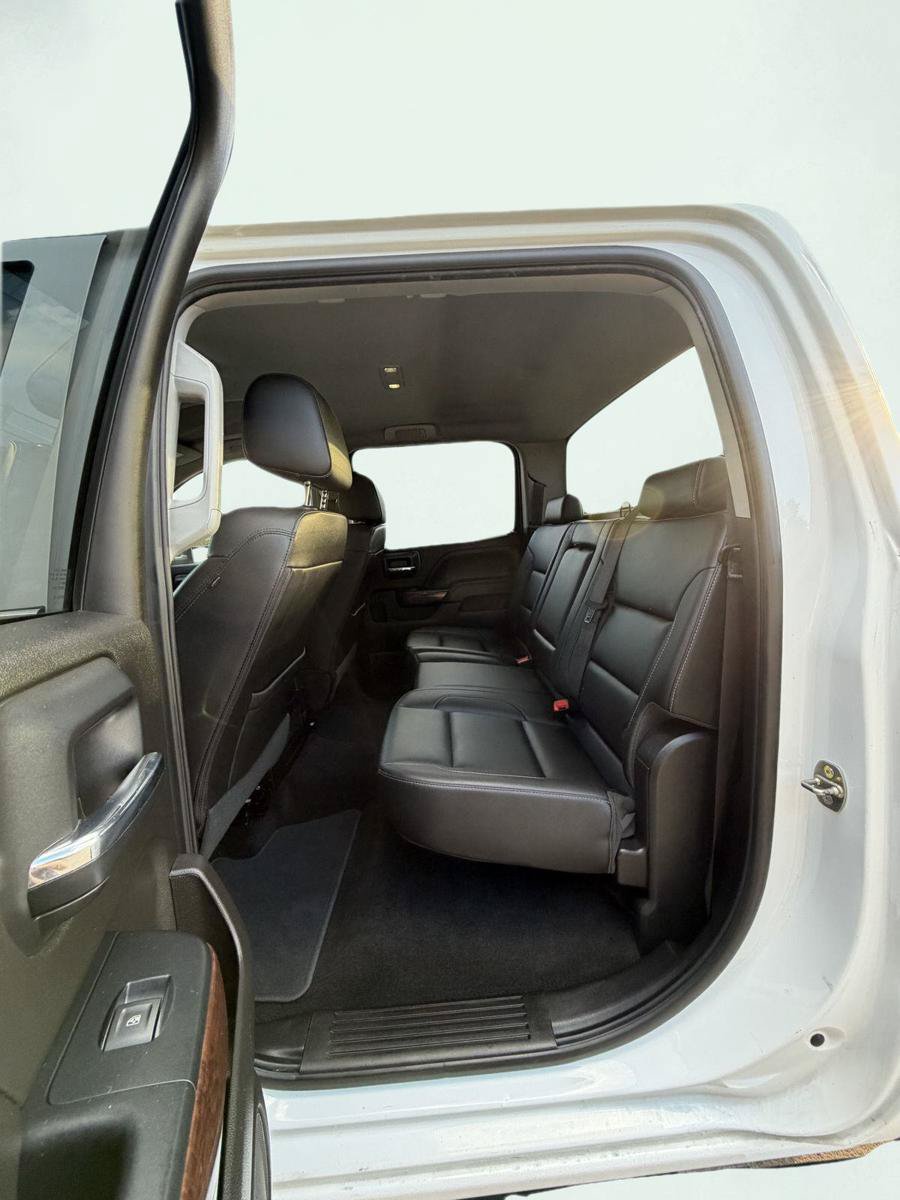 Used 2018 GMC Sierra 2500 SLT w/ Duramax Plus Package AWD/4WD image 17