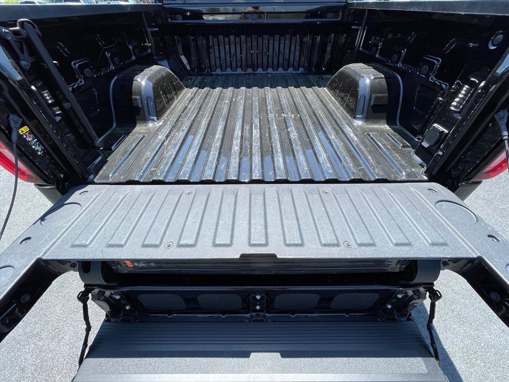 Used 2025 GMC Sierra 1500 SLT image 7