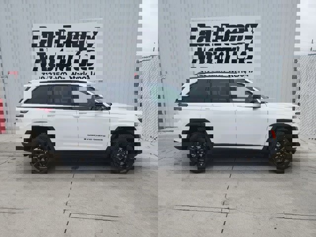 New 2025 Jeep Grand Cherokee Limited w/ Black Appearance Package image 23