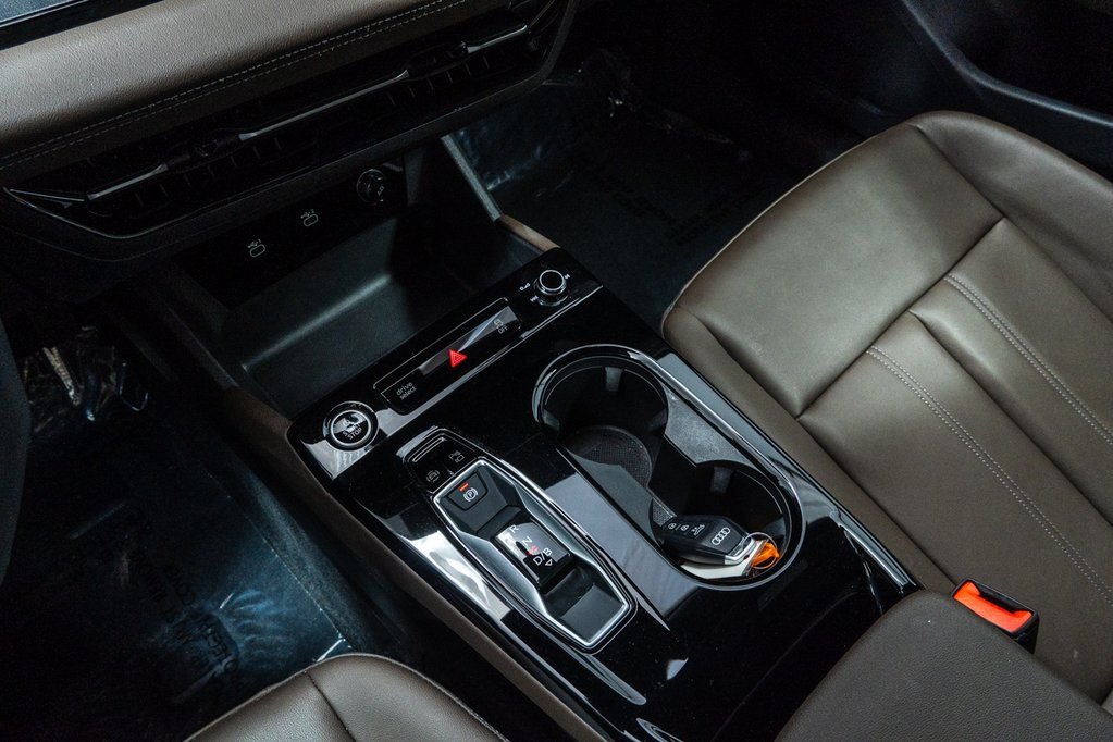Used 2025 Audi Q6 e-tron Premium w/ Convenience Package image 18