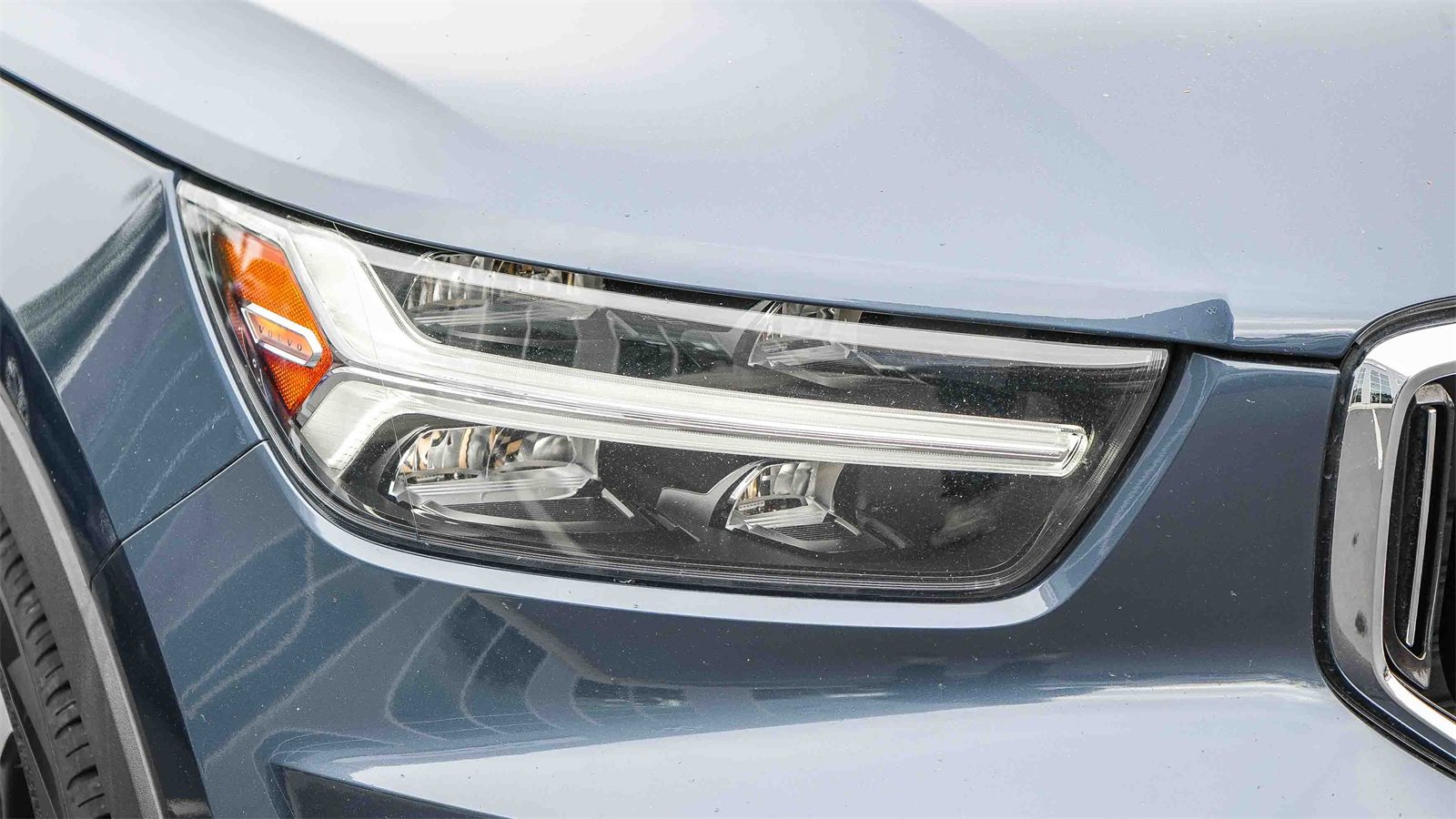 Used 2019 Volvo XC40 T4 Inscription image 4