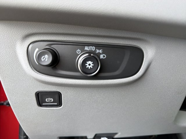 Used 2023 GMC Terrain SLE w/ Driver Convenience Package FWD image 17