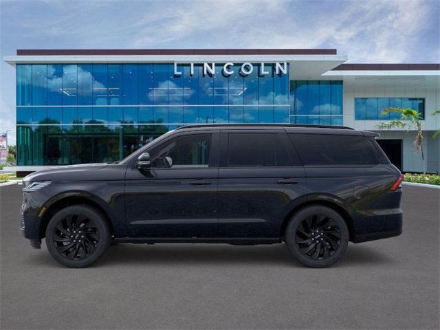 New 2025 Lincoln Navigator Reserve image 3