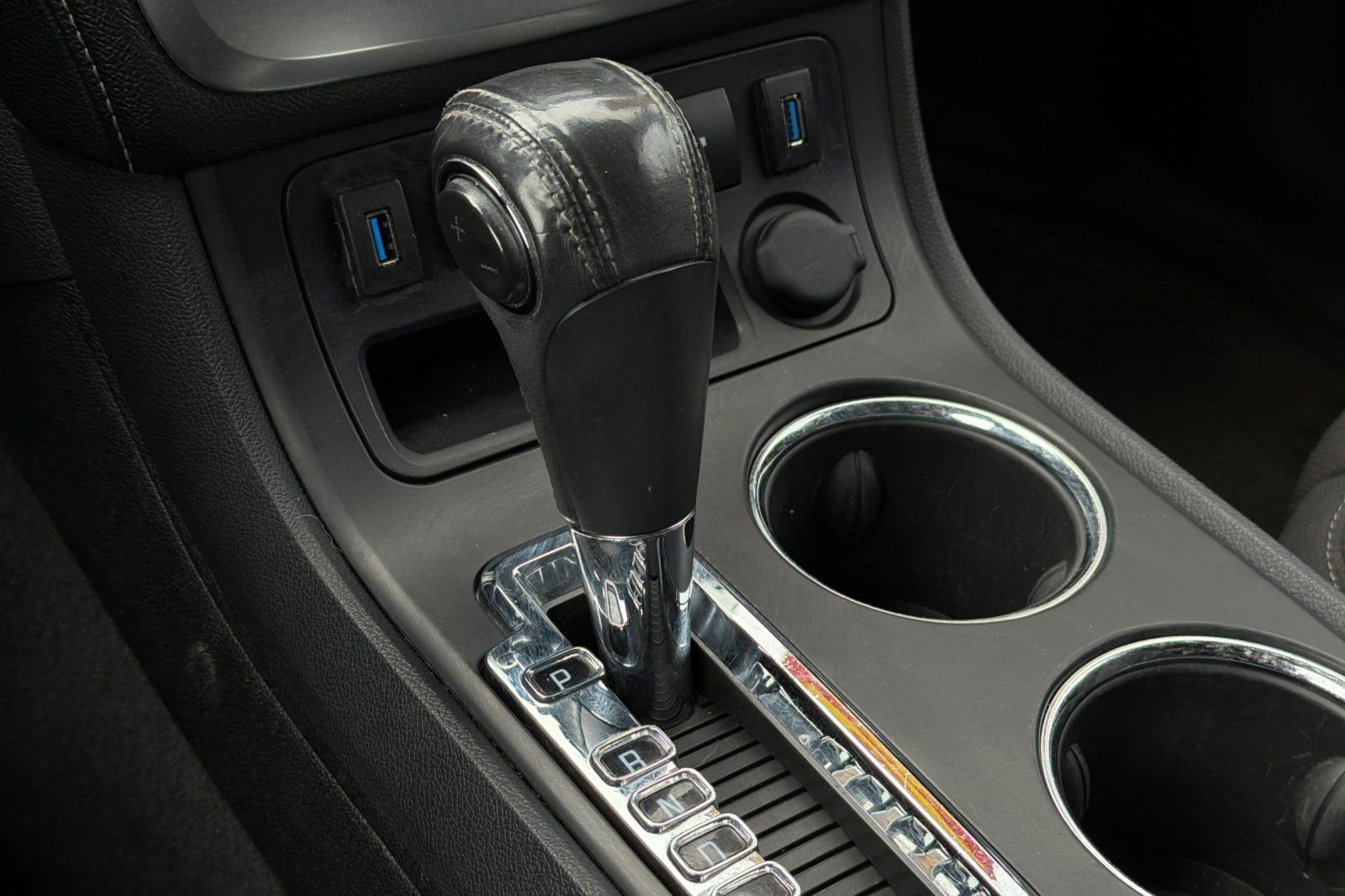 Used 2014 GMC Acadia SLE image 32