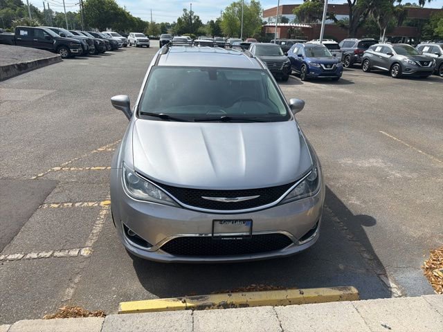 Used 2019 Chrysler Pacifica Touring-L image 9