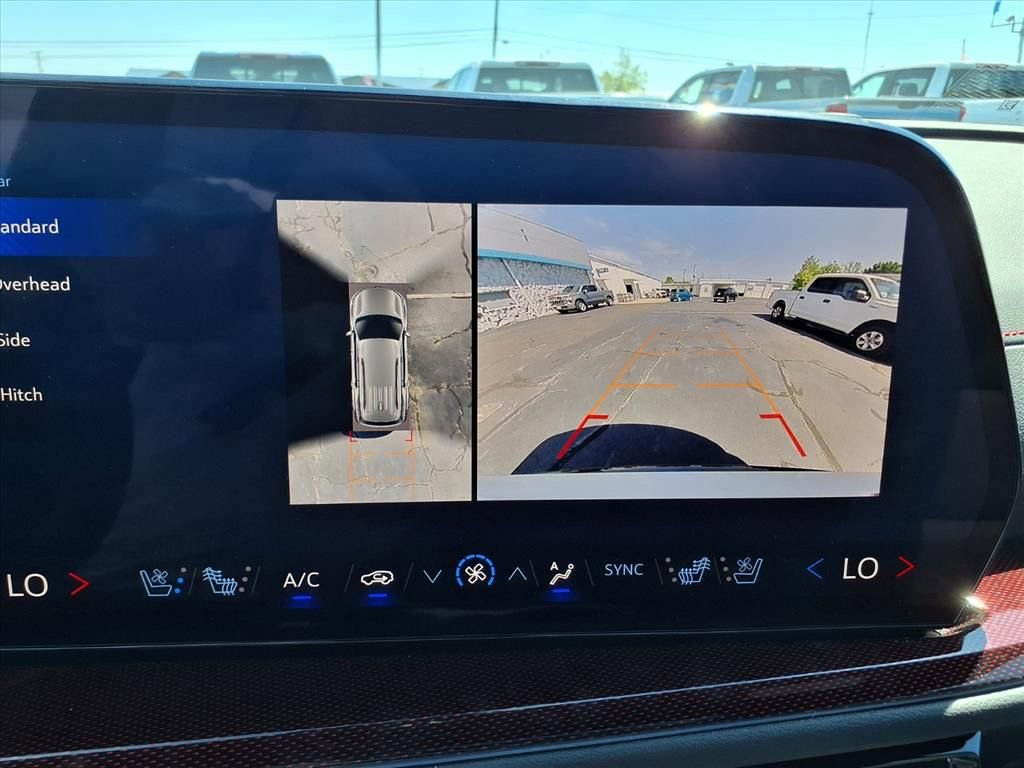 Used 2024 Chevrolet Traverse RS image 27