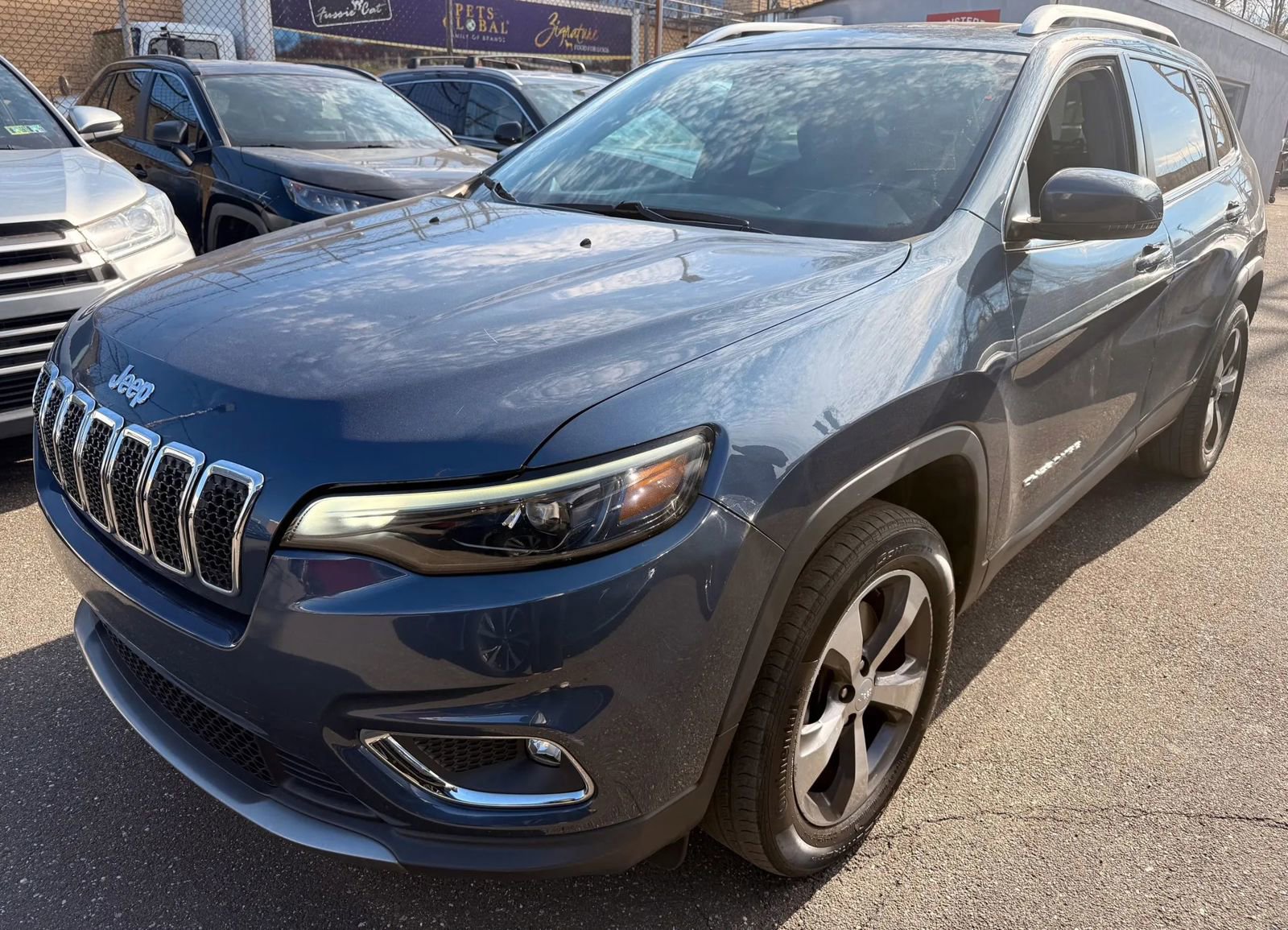 Used 2019 Jeep Cherokee Limited AWD/4WD image 1