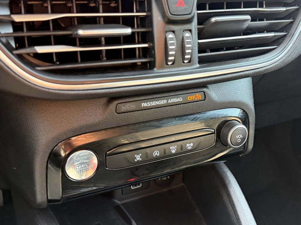 Used 2025 Ford Escape Platinum AWD/4WD image 37