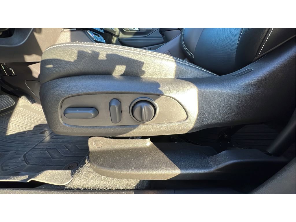 Certified 2024 GMC Terrain SLT w/ Infotainment Package II image 25