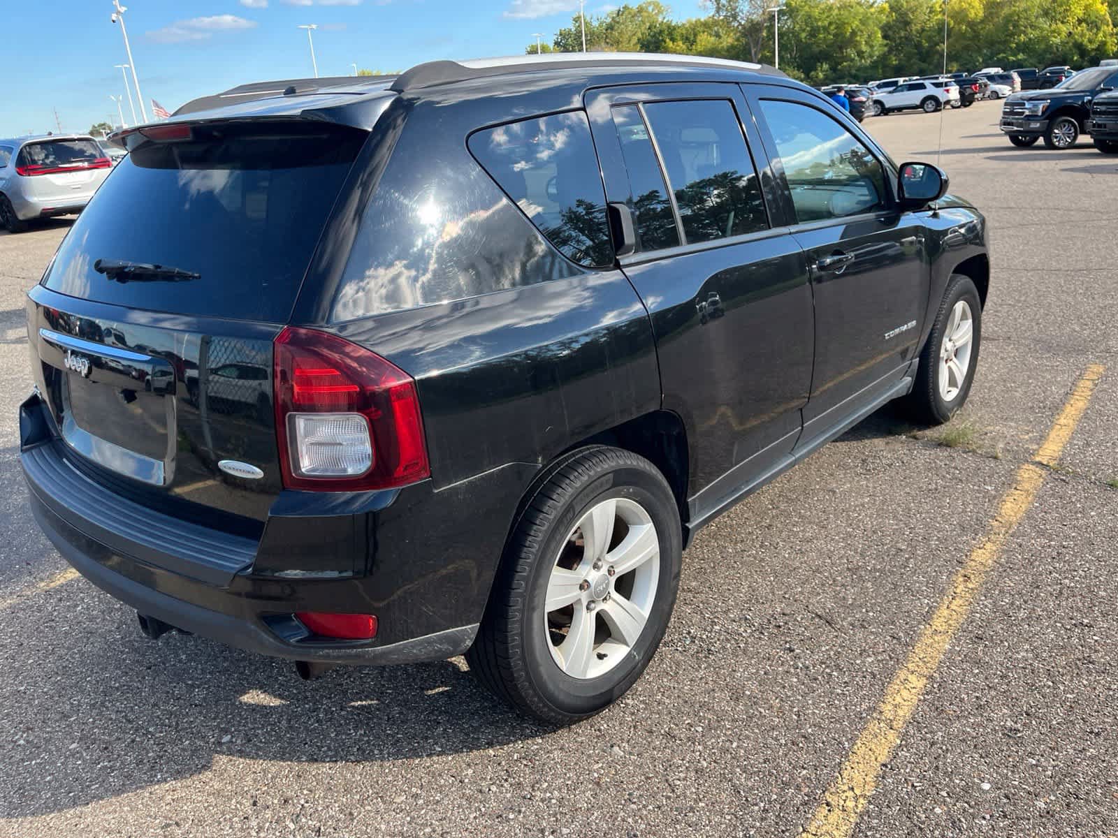 Used 2017 Jeep Compass Latitude AWD/4WD image 12