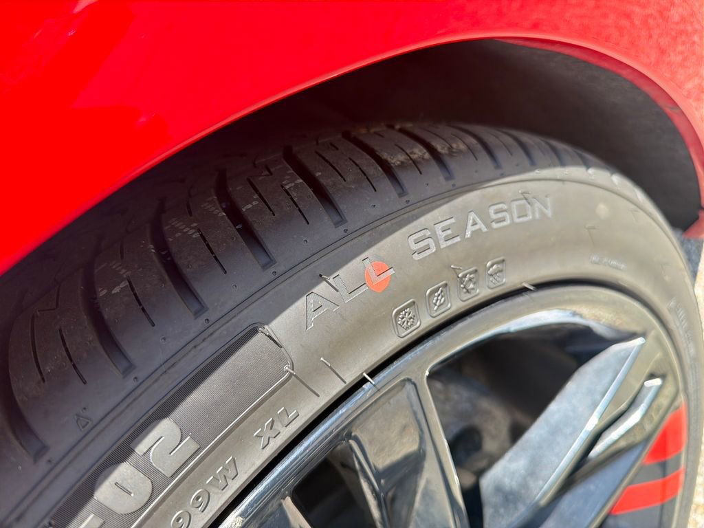 Used 2020 Chevrolet Camaro LT RWD image 28