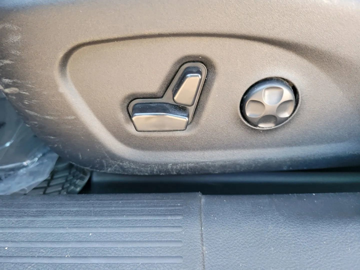 Used 2015 Chrysler 200 Limited w/ Convenience Group image 14