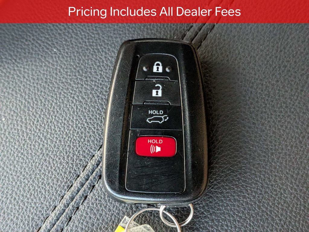Used 2023 Toyota RAV4 XLE Premium FWD image 31