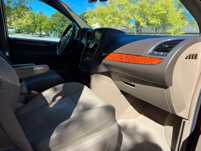 Used 2015 Chrysler Town & Country Touring-L w/ Driver Convenience Group FWD image 20