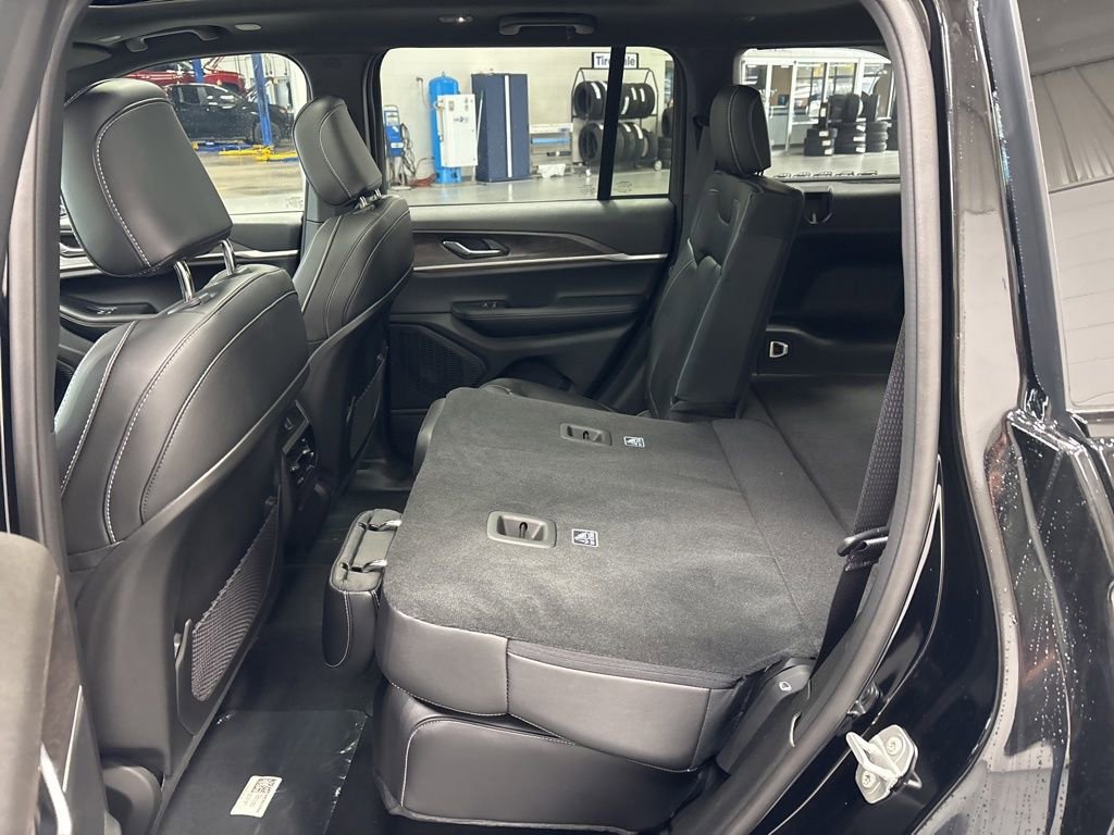 New 2025 Jeep Grand Cherokee Limited w/ Black Appearance Package image 37