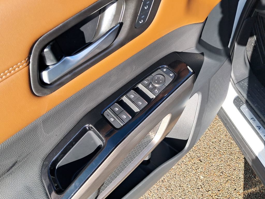 New 2025 Nissan Pathfinder Platinum w/ Cargo Package image 12