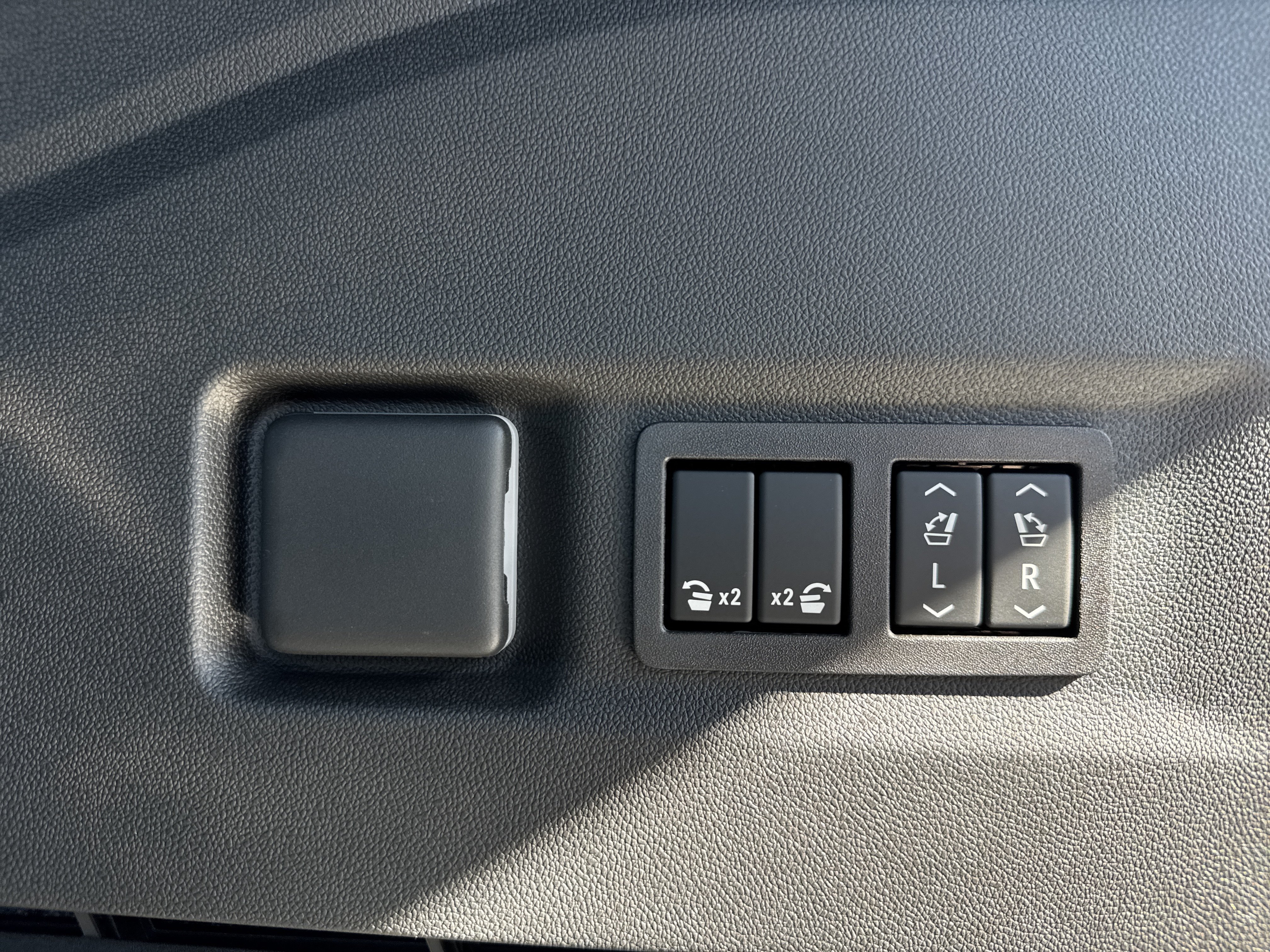 New 2026 GMC Yukon XL Denali w/ Sun & Power Step Package AWD/4WD image 34
