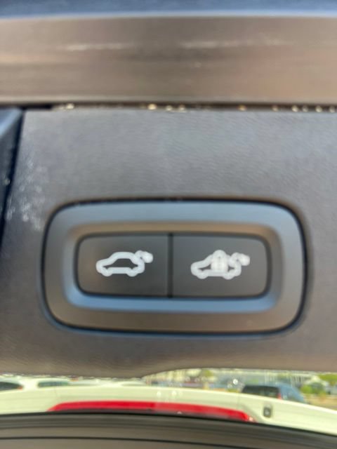 Used 2024 Volvo XC60 T8 Ultimate w/ Protection Package Premier AWD/4WD image 31