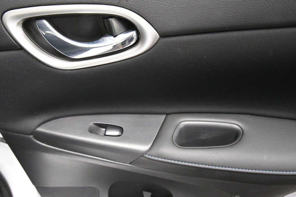 Used 2018 Nissan Sentra SR w/ Technology Package image 24