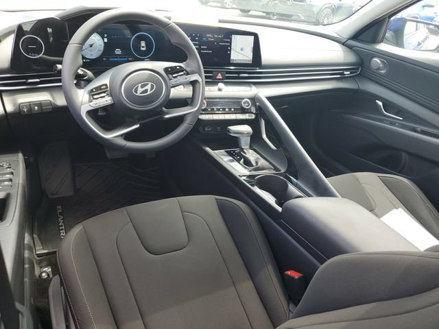 Used 2024 Hyundai Elantra SEL w/ Convenience Package FWD image 9