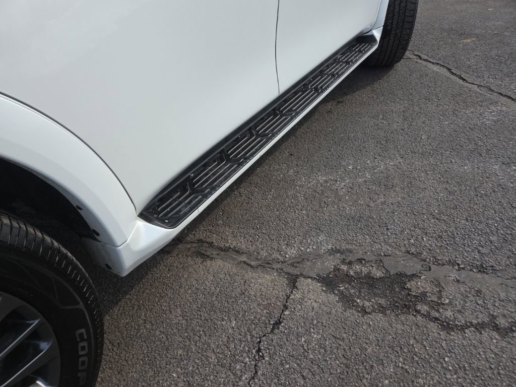 Used 2023 INFINITI QX80 Sensory w/ All-Season Package image 8