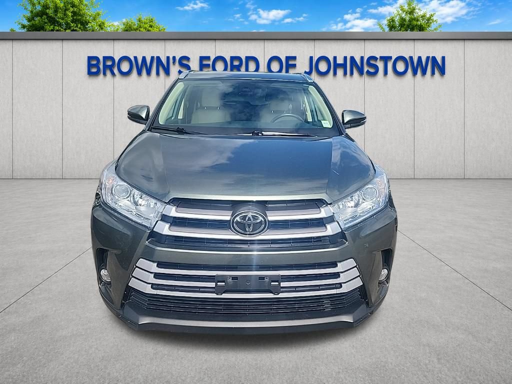 Used 2018 Toyota Highlander XLE AWD/4WD image 3