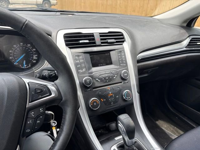 Used 2016 Ford Fusion SE w/ Equipment Group 201A FWD image 10