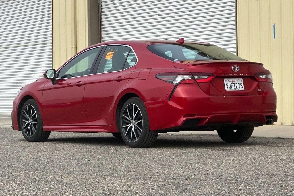 Used 2024 Toyota Camry SE image 4