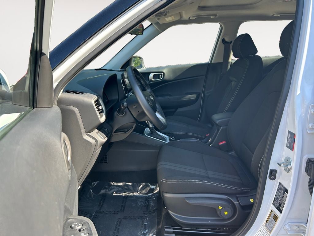 Used 2025 Hyundai Venue SEL FWD image 7