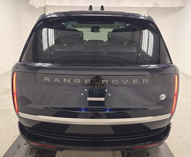 Used 2023 Land Rover Range Rover SV AWD/4WD image 9