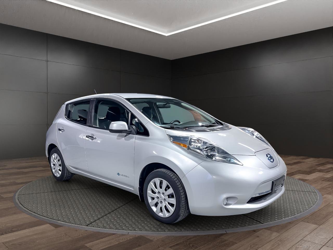 Used 2015 Nissan Leaf S w/ Charge Package image 2