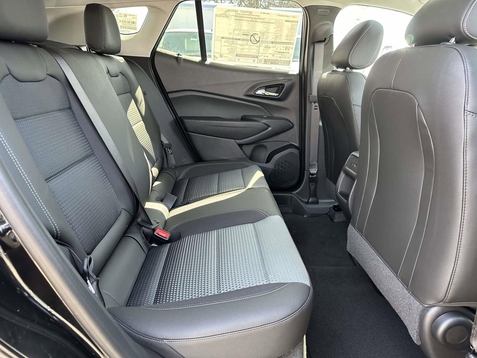 New 2026 Chevrolet Trax LT w/ Sunroof Package FWD image 23