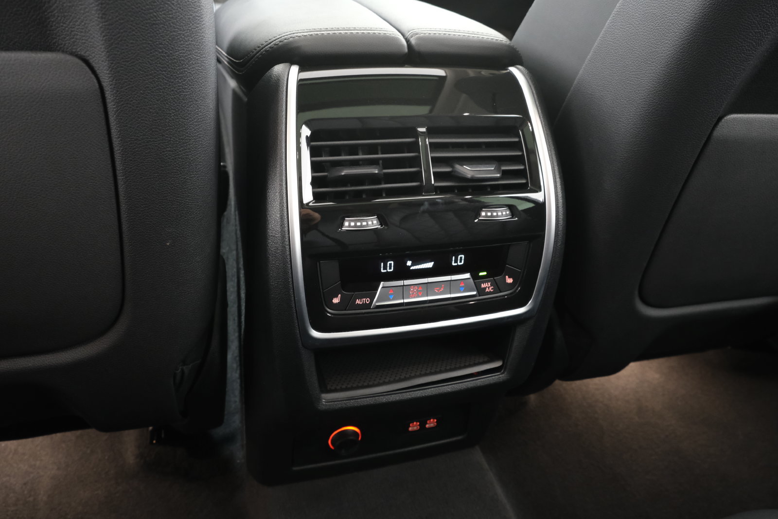 Used 2023 BMW X7 xDrive40i w/ Premium Package AWD/4WD image 36