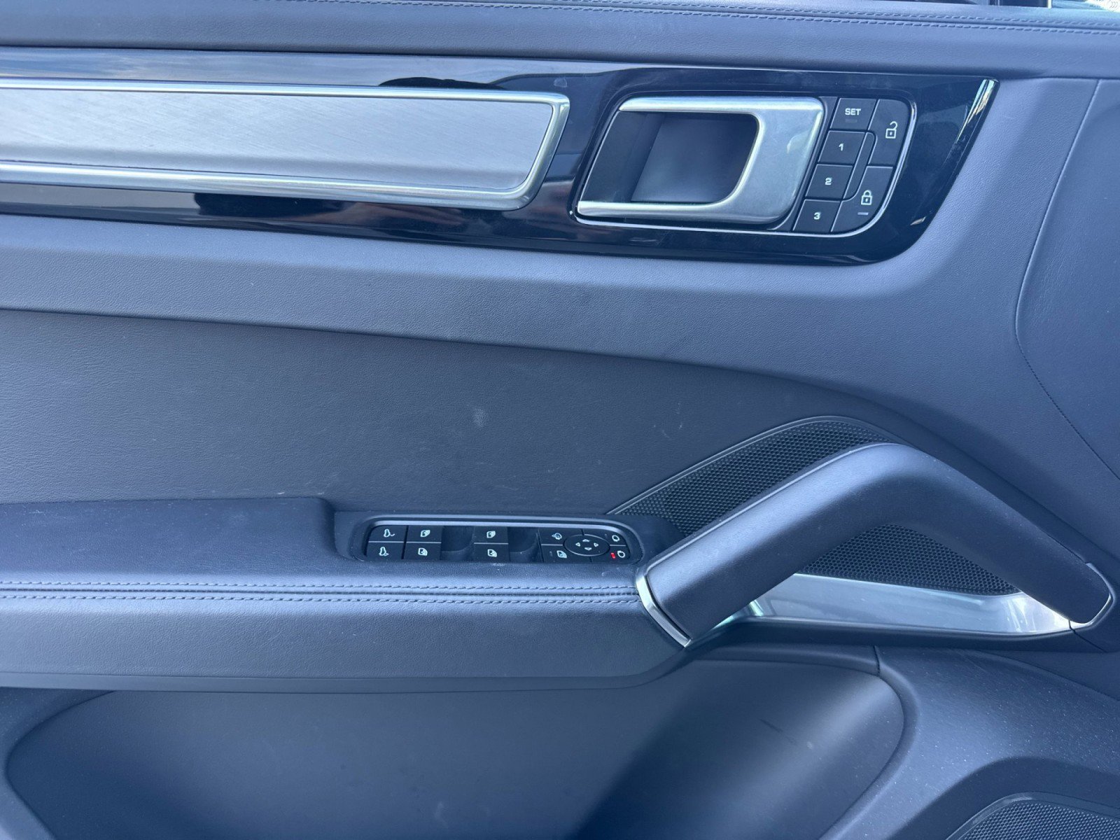 Certified 2023 Porsche Cayenne Turbo image 12