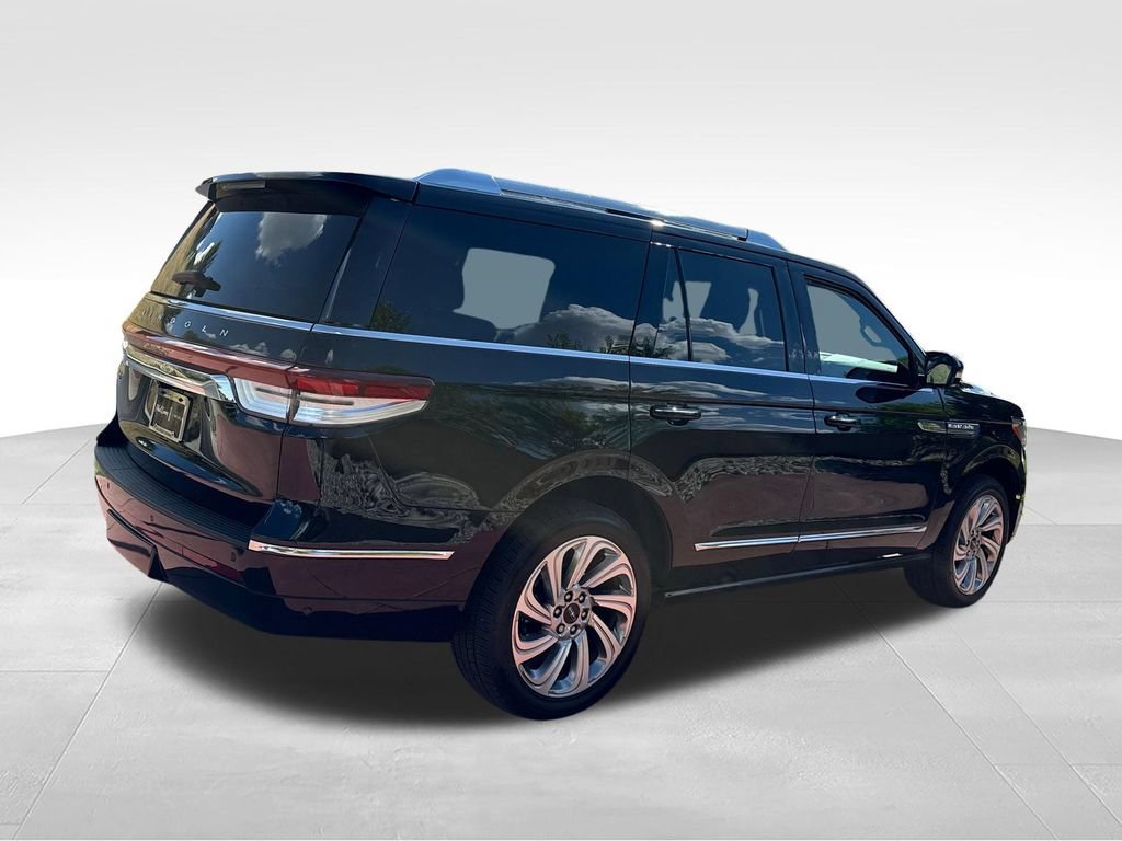 Used 2024 Lincoln Navigator Premiere AWD/4WD image 10