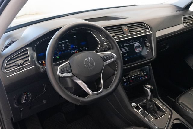 Used 2024 Volkswagen Tiguan SE FWD image 3