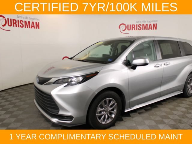 Used 2024 Toyota Sienna LE AWD/4WD image 1