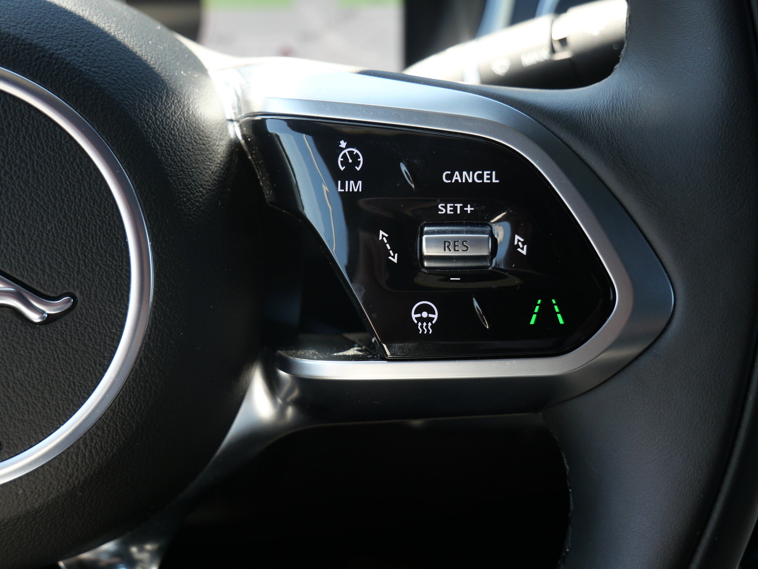 Certified 2024 Jaguar I-PACE R-Dynamic HSE AWD/4WD image 27