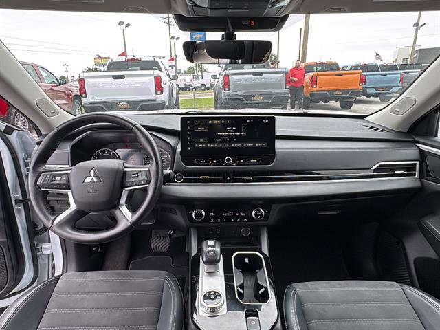 Used 2025 Mitsubishi Outlander SE FWD image 19