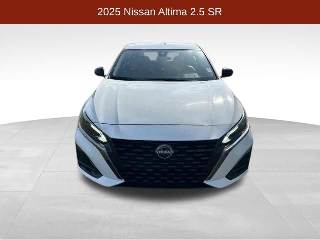 Used 2025 Nissan Altima 2.5 SR AWD/4WD image 2