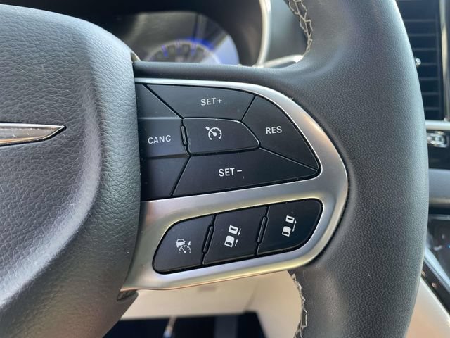 Used 2024 Chrysler Pacifica Touring-L FWD image 19