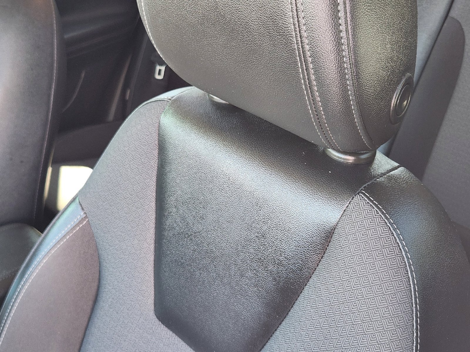 Used 2021 Buick Encore GX Preferred w/ Cold Weather Comfort Package FWD image 17