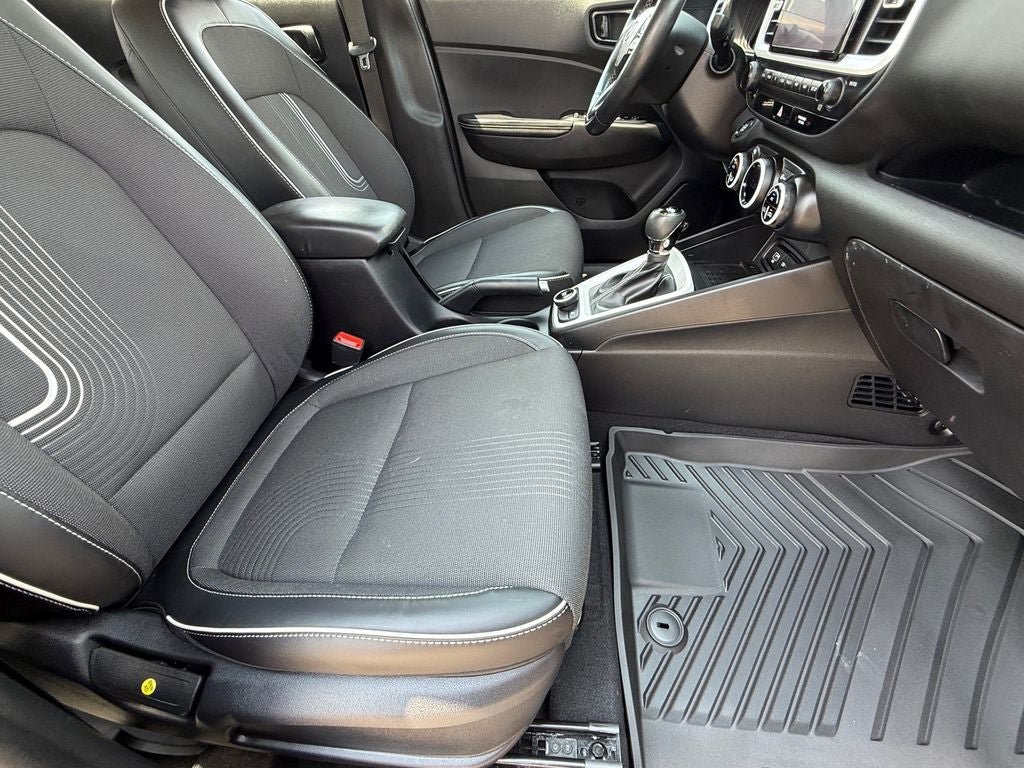 Used 2024 Hyundai Venue Limited FWD image 10