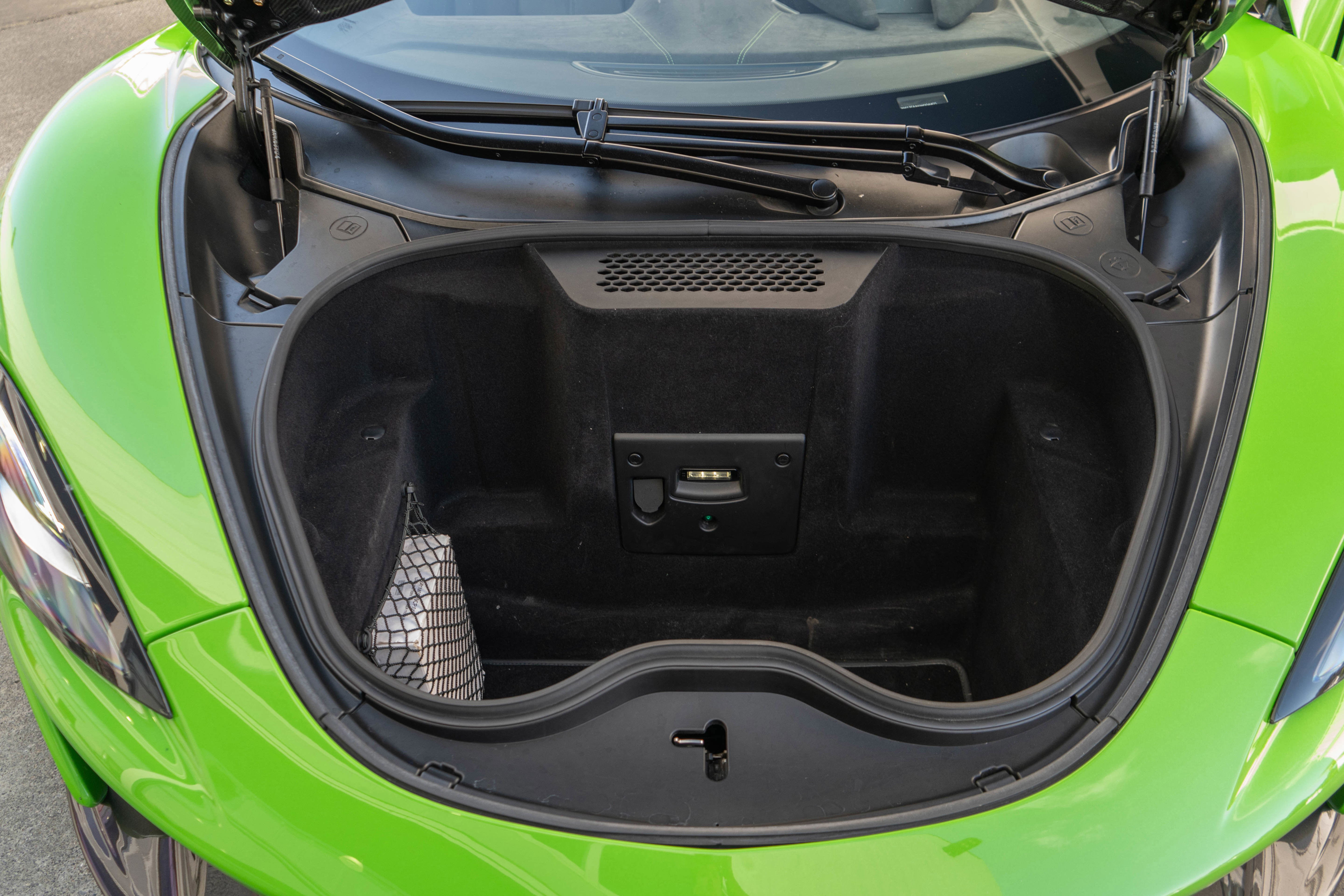 Used 2018 McLaren 570S Spider RWD image 24