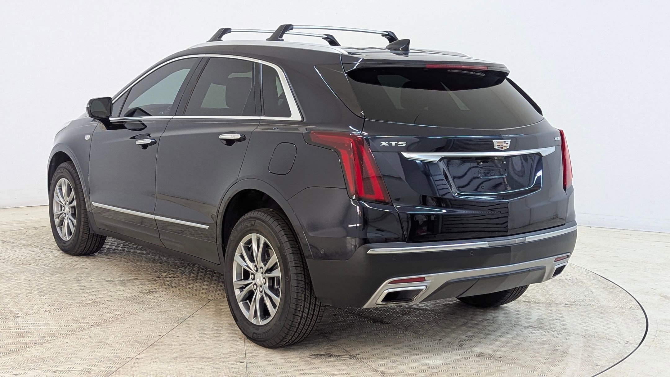 Used 2021 Cadillac XT5 Premium Luxury image 3