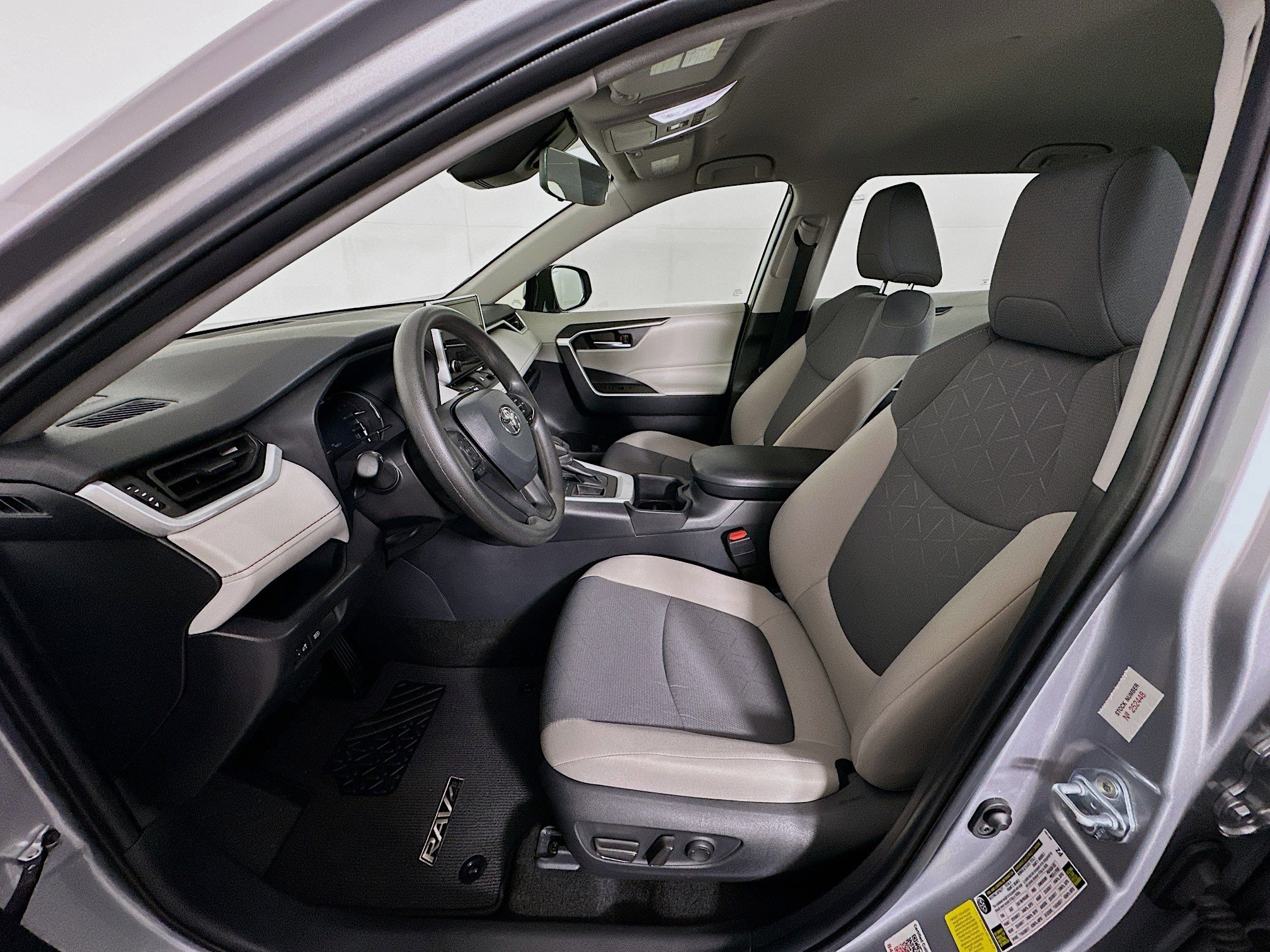 Used 2025 Toyota RAV4 XLE image 13