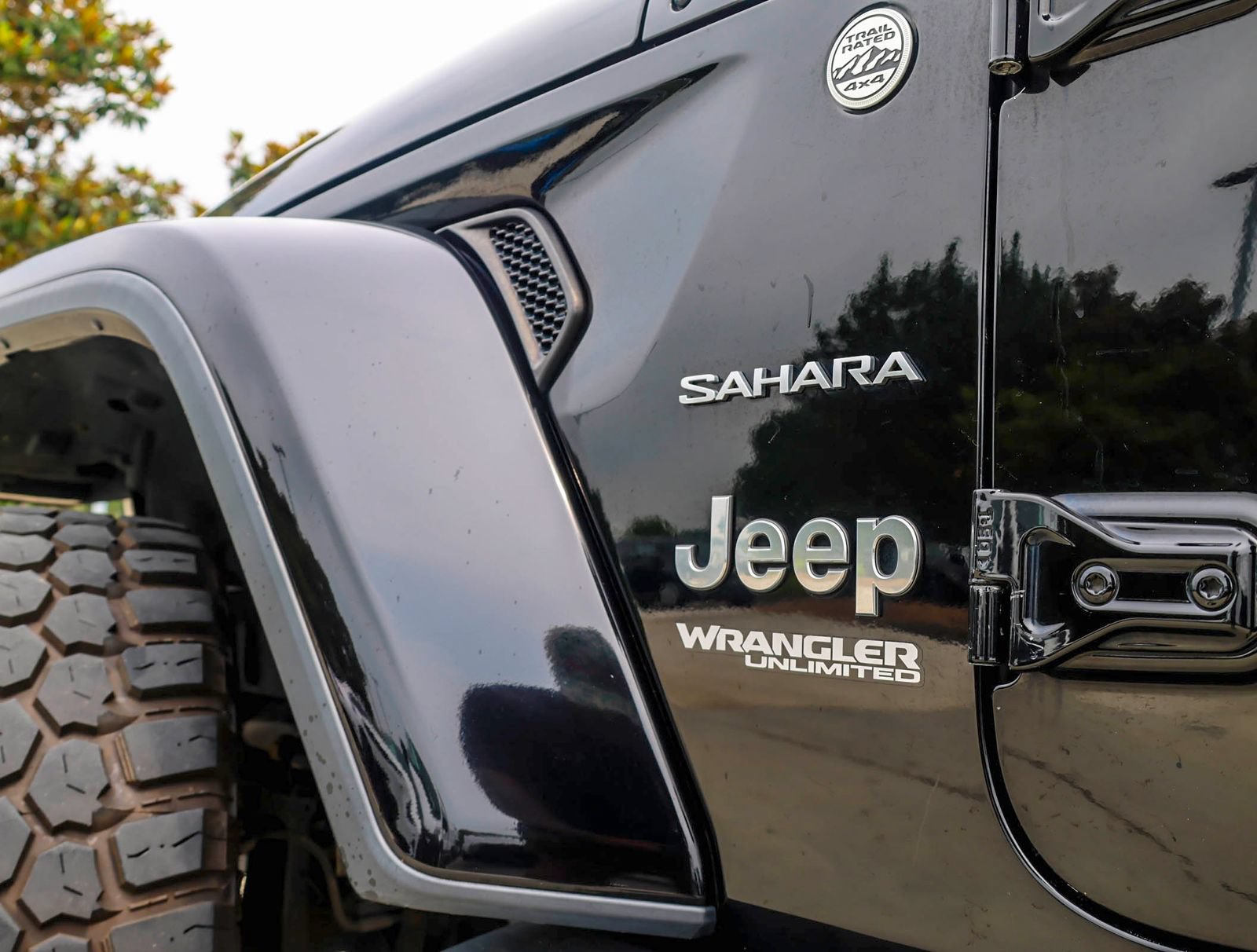 Used 2020 Jeep Wrangler Unlimited Sahara AWD/4WD image 3
